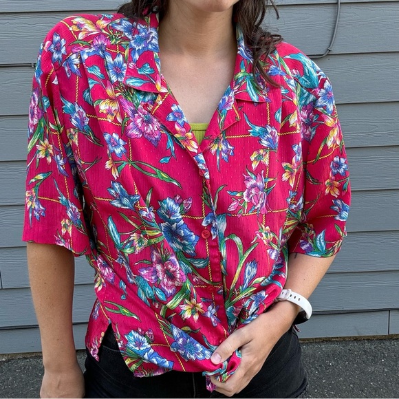 Vintage floral & hot pink button up - Picture 4 of 9